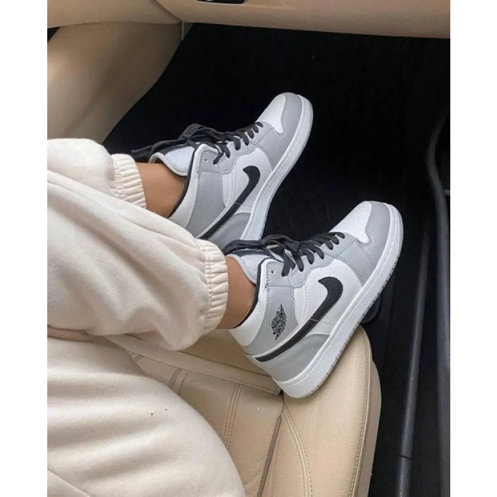 Stylish Nike Jordan Retro 1 Shoes For Women (SUP3838) - Image 2