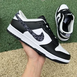 Nike Dunk Low Essential