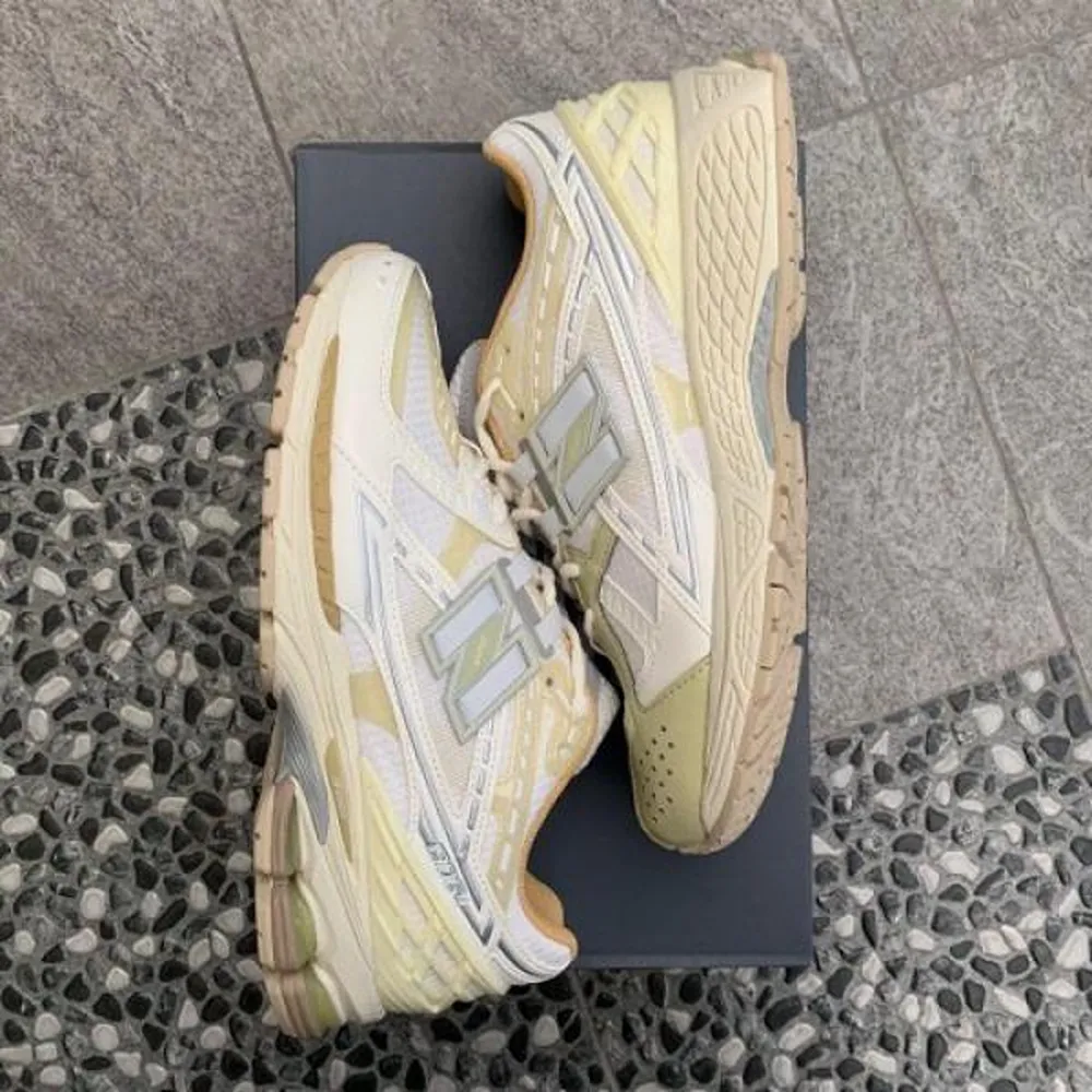 Stylish New Balance 1906r Lunar Shoes For Men (SUP4608) - Image 2