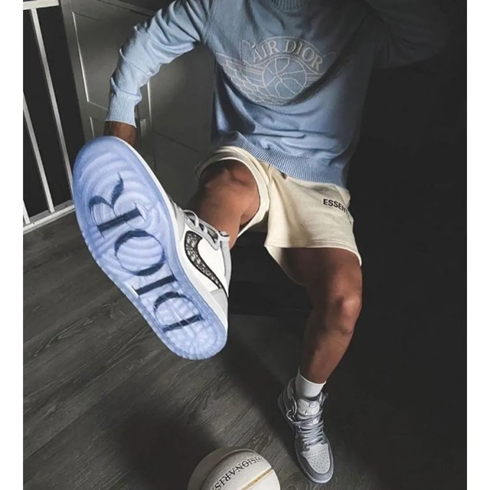 Stylish Nike Air Jordan Retro 1 High Dior Shoes For Women (SUP3625) - Image 2